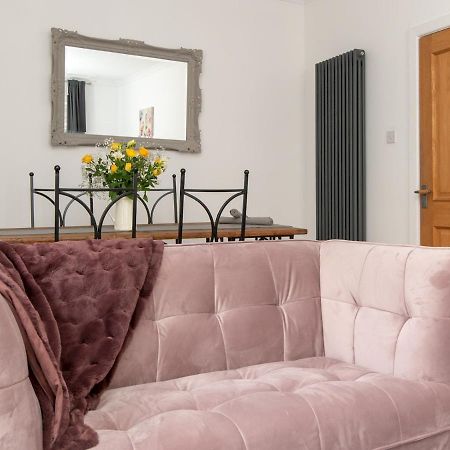 Pass The Keys Stylish 2 Bed Central Bath Apartment With Parking Buitenkant foto