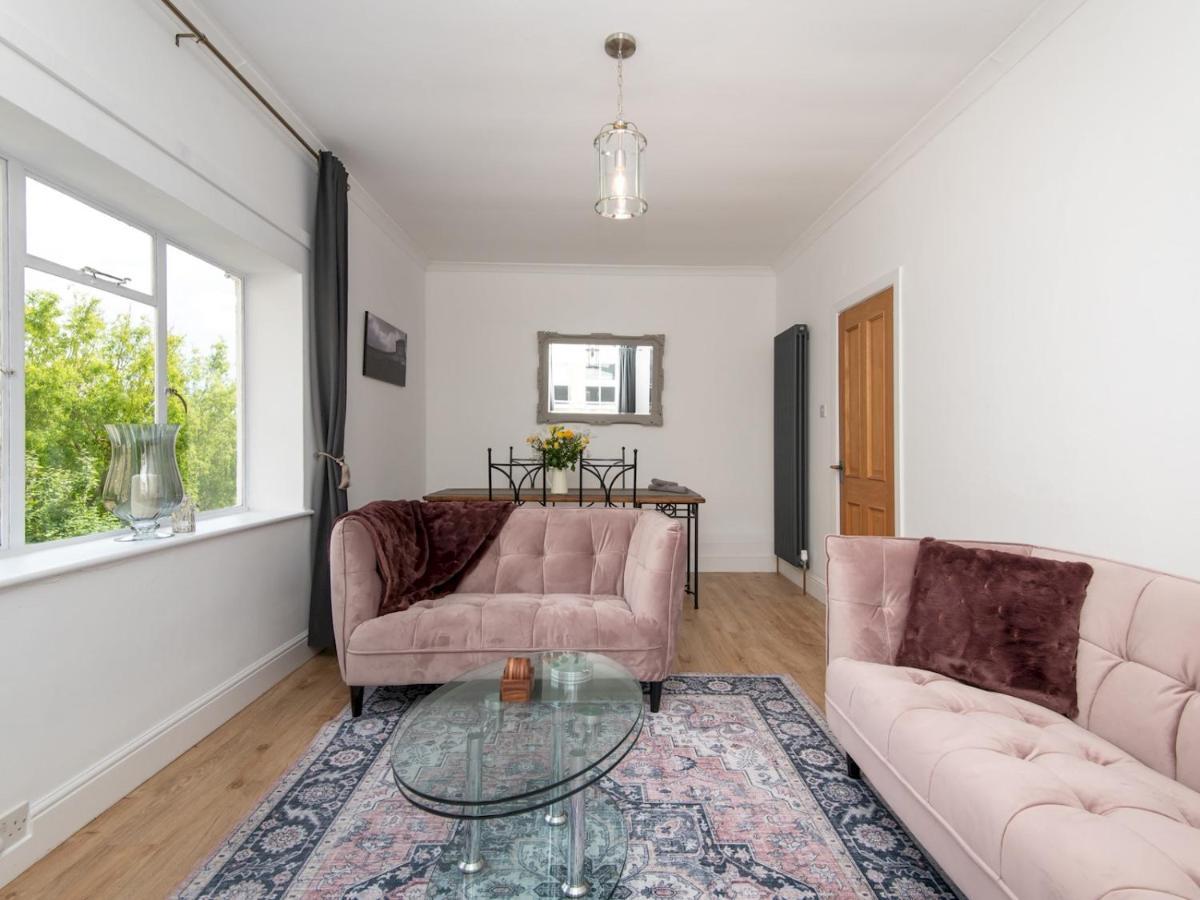 Pass The Keys Stylish 2 Bed Central Bath Apartment With Parking Buitenkant foto