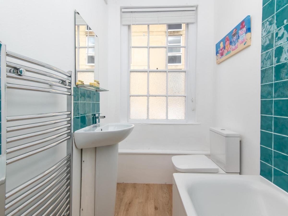 Pass The Keys Stylish 2 Bed Central Bath Apartment With Parking Buitenkant foto