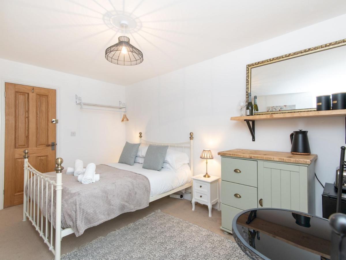 Pass The Keys Stylish 2 Bed Central Bath Apartment With Parking Buitenkant foto