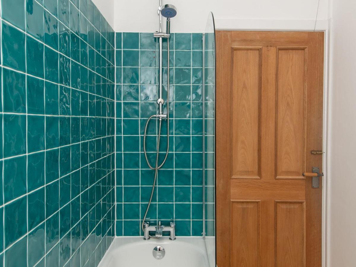 Pass The Keys Stylish 2 Bed Central Bath Apartment With Parking Buitenkant foto