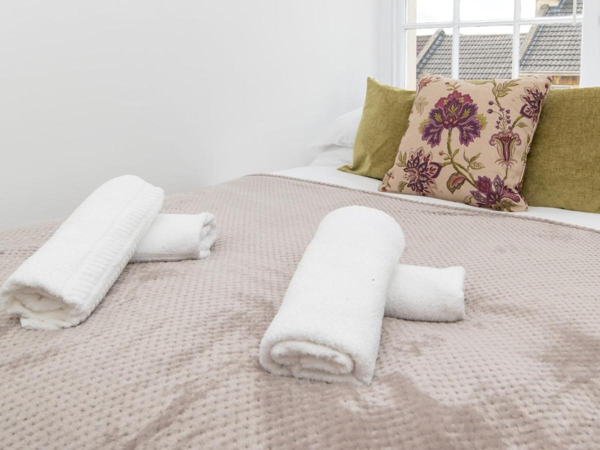 Pass The Keys Stylish 2 Bed Central Bath Apartment With Parking Buitenkant foto