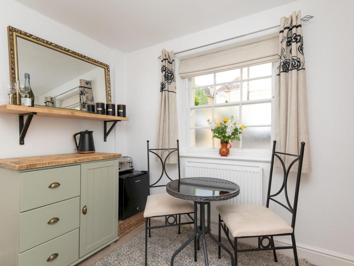 Pass The Keys Stylish 2 Bed Central Bath Apartment With Parking Buitenkant foto