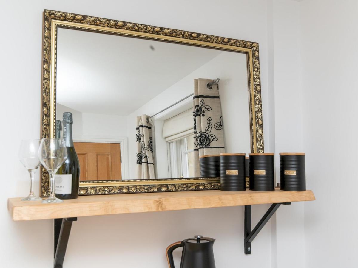 Pass The Keys Stylish 2 Bed Central Bath Apartment With Parking Buitenkant foto
